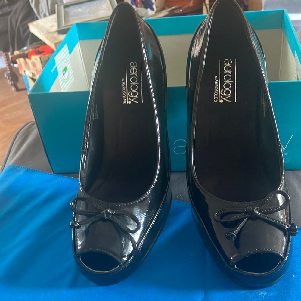 AEROSOLES Black Patent Peep-Toe Bow Heels